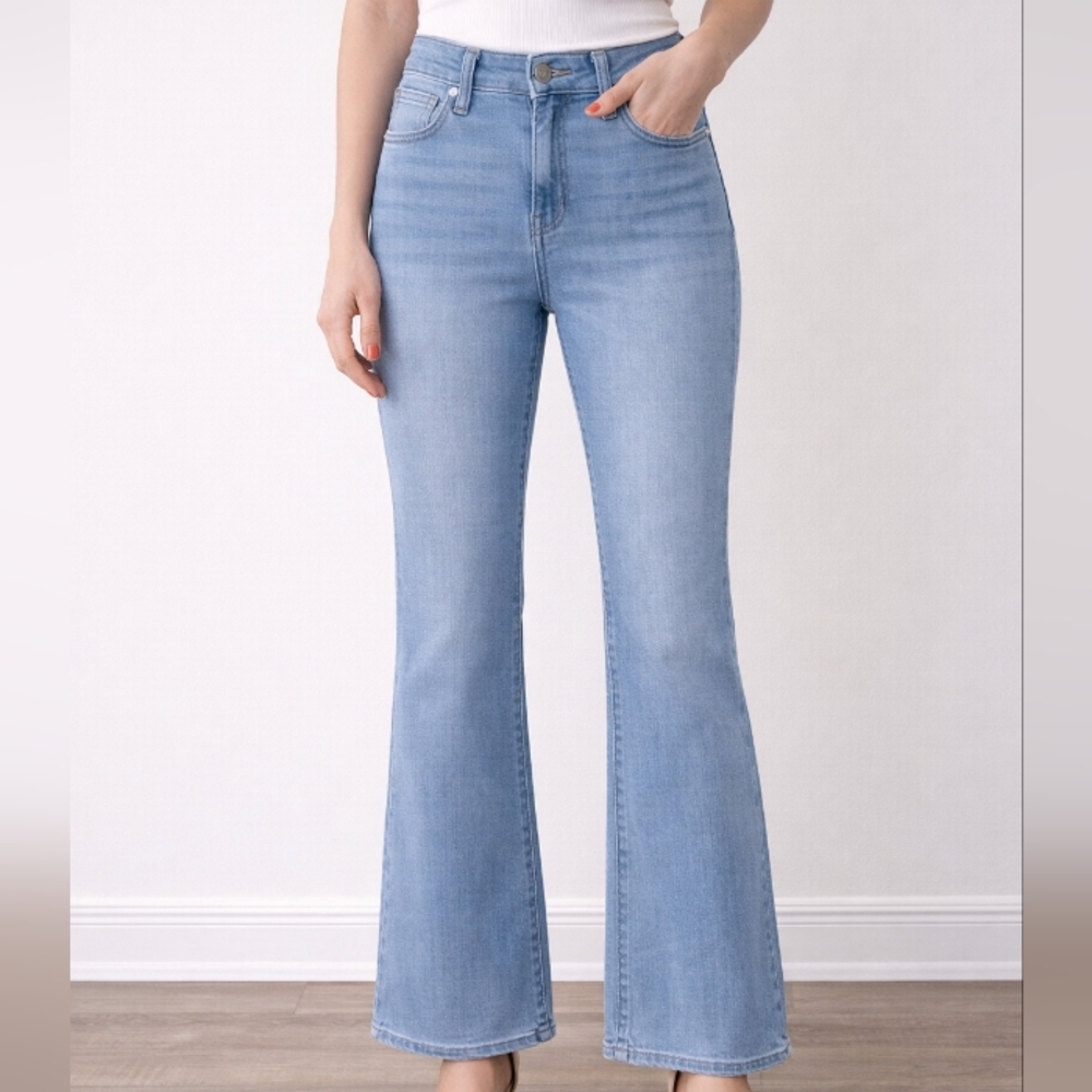 Old Navy Wow Flare Jeans Size 2 Light Wash Mid Rise Bootcut Stretch Denim